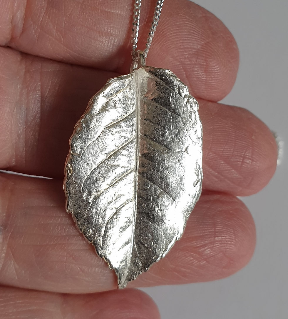 Thumbnail: Large Leaf Pointed Tip