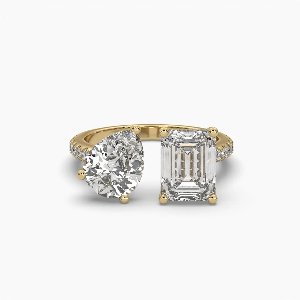 Miniature : Bague Toi & Moi diamant poire et diamant émeraude en or jaune 18 carats – PIRMA Paris.
