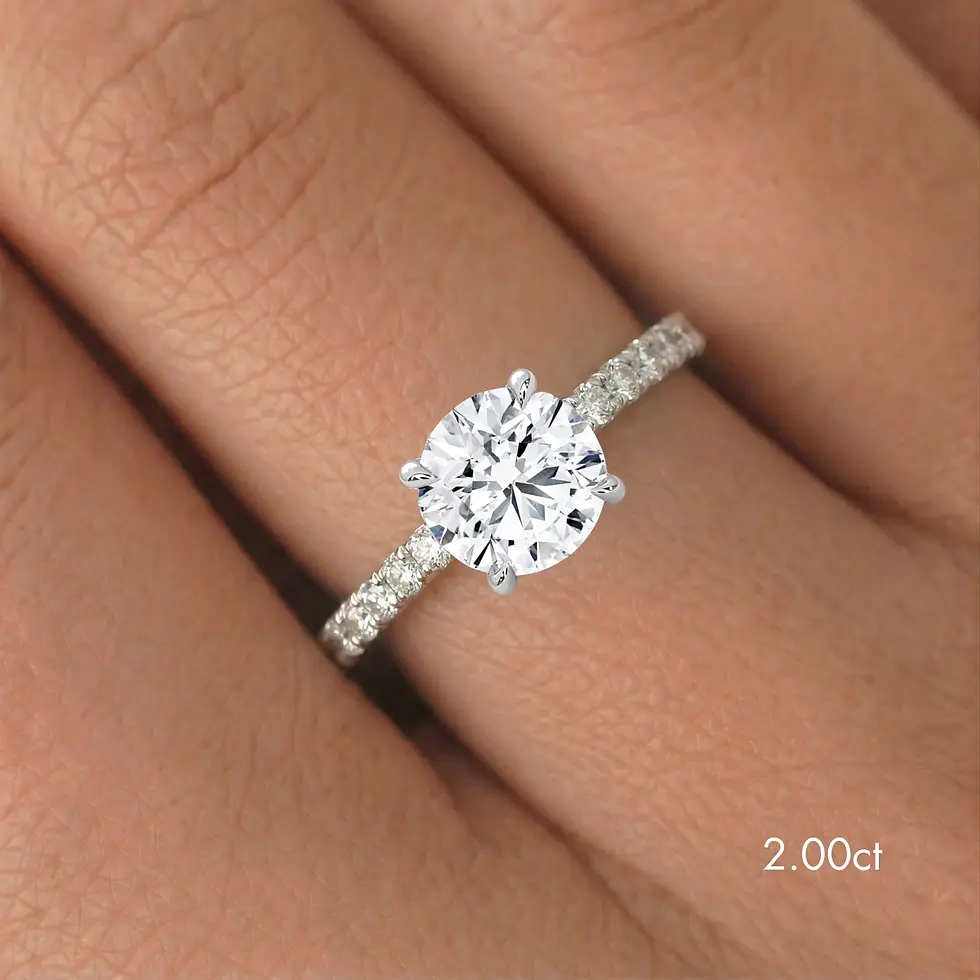 Miniature : Bague de fiançailles pavée diamant rond 2 carats or blanc portée doigt PIRMA Paris
