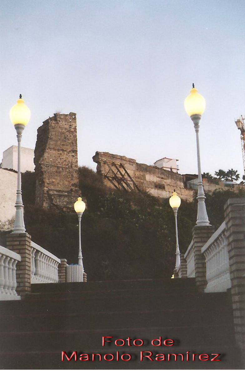 Almuñecar. Muralla (P) 2004 001