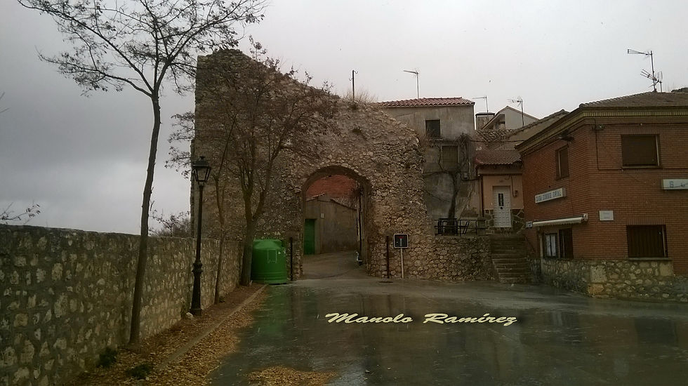 Fuentes de la Alcarria. Puerta de entrada a la Villa (1.12 (3)