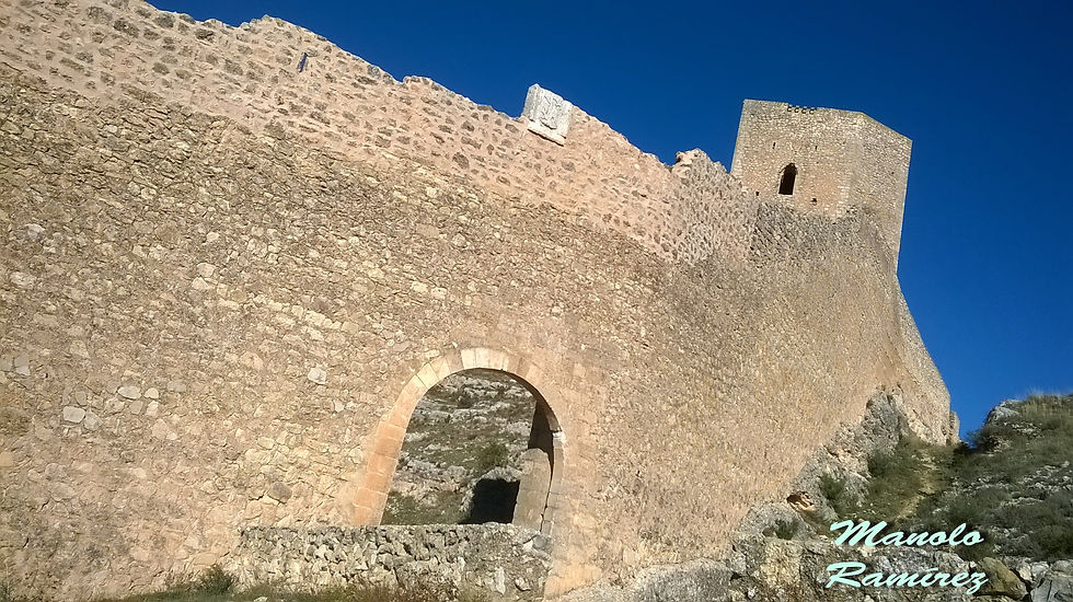 Alarcón._Torre_y_Puerta_del_Campo._8.11.2015_(4)