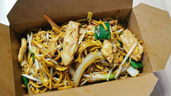 Sweet & Tangy Noodle Box with Chicken (酸甜面盒+鸡肉)