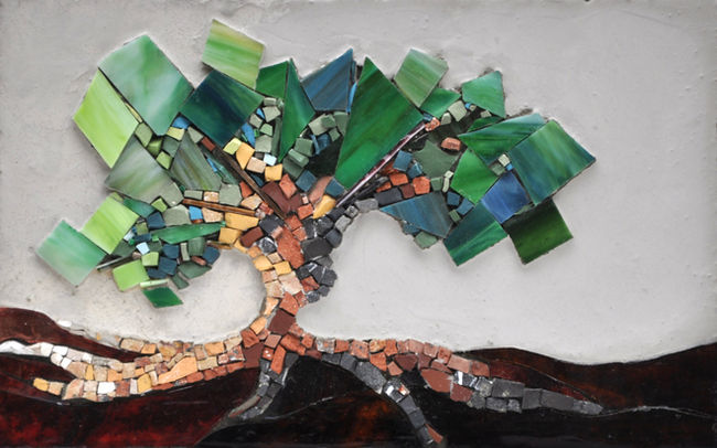 Aline Périsse - Mosaline - Montauban Mosaïque 
L'arbre de vie est intimement lié à la vie éternelle il est également symbole de paix et d'harmonie. Il inspire le calme, la détente et la résistance face aux épreuves de la vie. Sensible à ses représentations il me tenait à cœur de le retranscrire en mosaïque.
