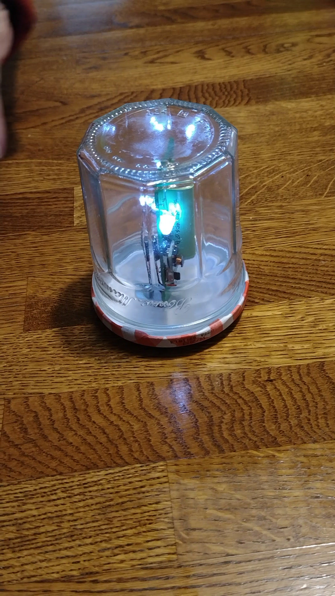 Solar Powered LED light kit - 4 LEDs on board - auto switching