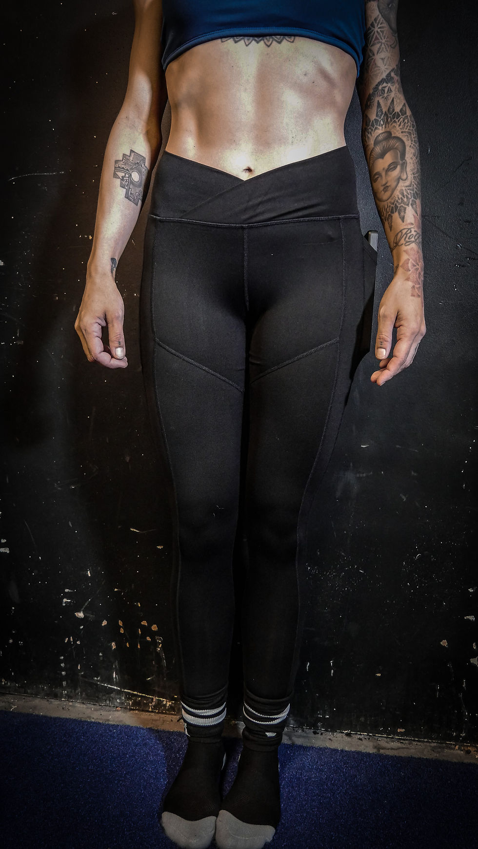 Thumbnail: Ladies Solid Colour Leggings with Pockets