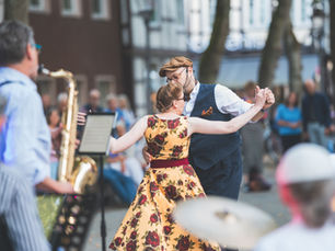 Paar tanzt Swing auf dem Brandplatz in Celle, Brandplatz goes Tanzplatz, Street and Art Celle