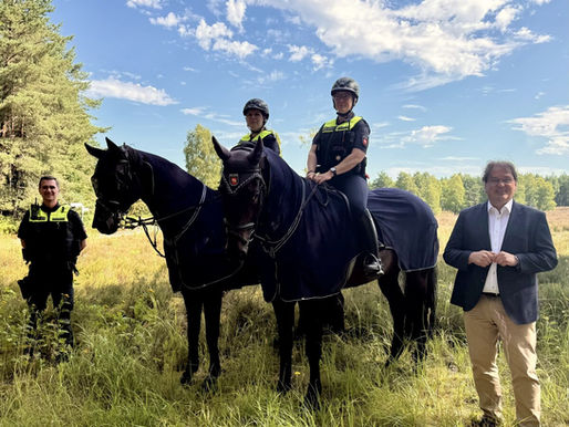 Polizeistreife hoch zu Ross