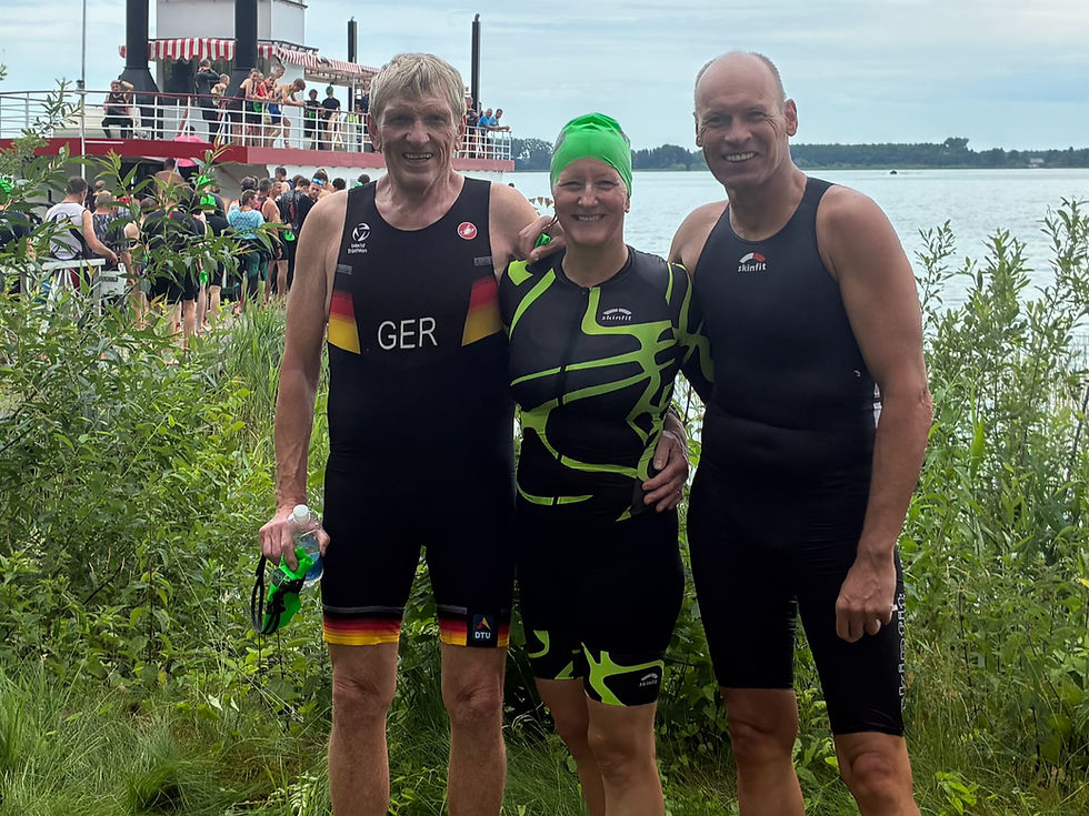  Vor dem Schwimmstart mit dem Raddampfer Queen Arendsee im Rücken. Foto: Carola Beddig-Sommer