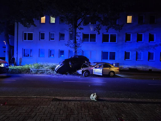 Nächtlicher Unfall in Celle: 18.000 Euro Schaden und zwei Schwerverletzte