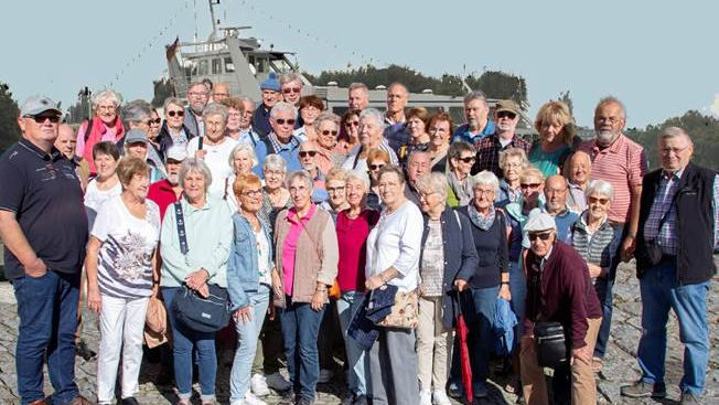 Eine Reisegruppe posiert