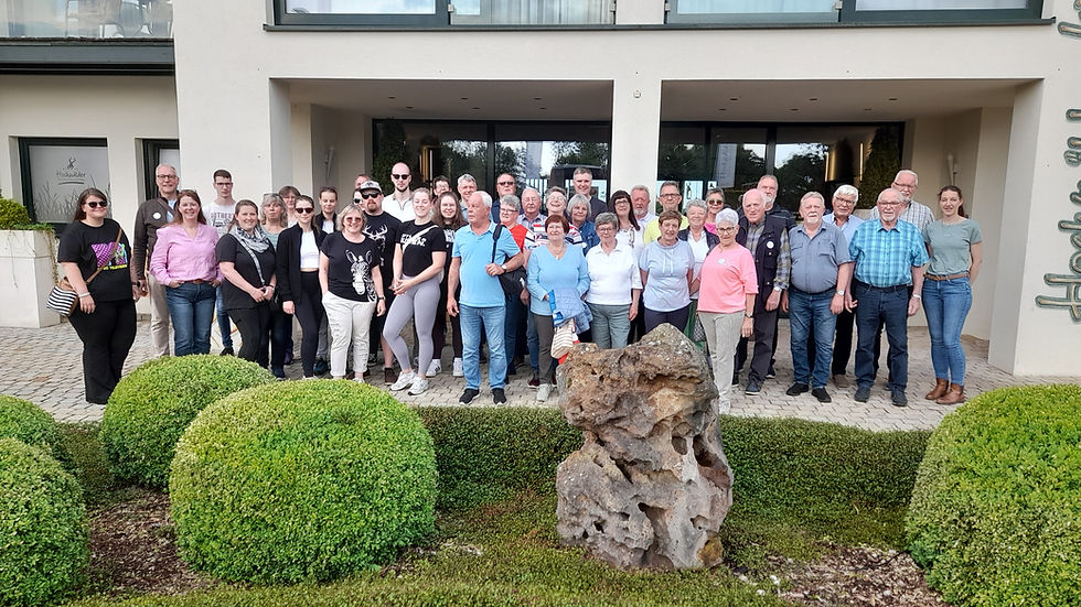 Eine Gruppe Menschen posieren