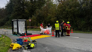FW Wathlingen: Behälter mit unbekanntem Stoff im Wald aufgefunden