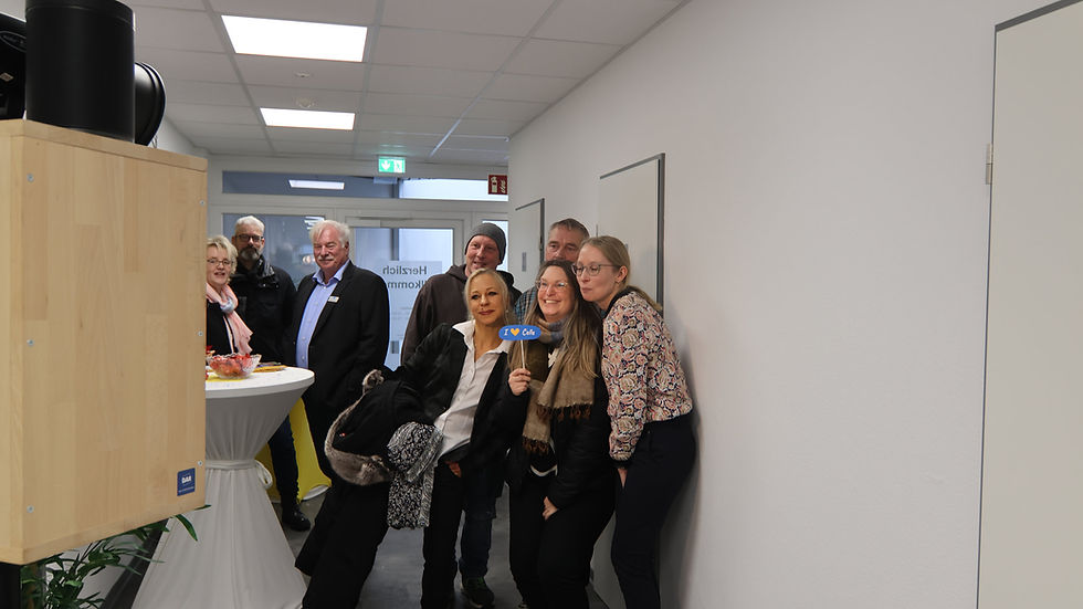 Menschen vor Fotobox