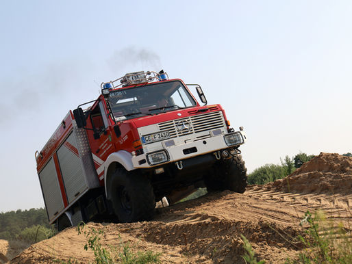 Maschinisten der Ortsfeuerwehr Hambühren führen praktisches Geländefahrtraining durch
