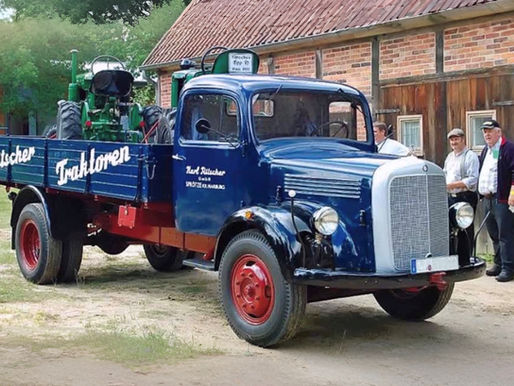 Historische Nutzfahrzeuge bringen das Wirtschaftswunder ins Museumsdorf