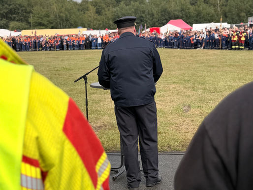 Celler Jugendfeuerwehren starten ins Bezirkszeltlager nach Zeven