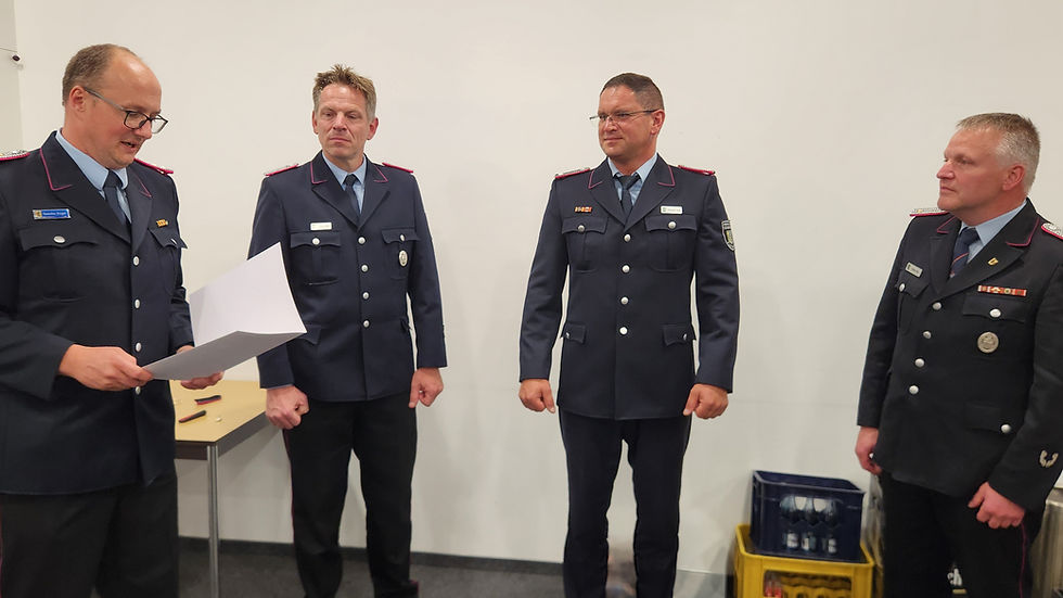 Vier Männer in Uniform