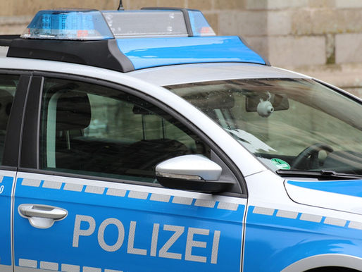 Unfallflucht in Lachendorf: Rotes Fahrzeug beschädigt Opel