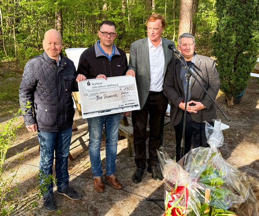 1.500 Euro für die Jugendarbeit der Blue Diamonds