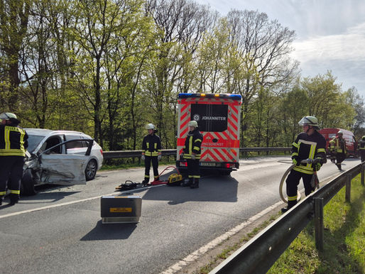 Schwerer Verkehrsunfall auf der Weyhäuser Straße bei Unterlüß