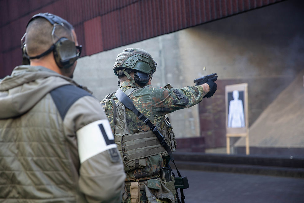 Scharfer Schuß. Wettkampfschießen mit der Pistole. Foto: Bundeswehr / Nurgün Schmidt