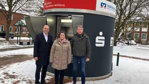Sparkasse und Volksbank ziehen um: SB-Pavillon in Faßberg sorgt künftig für die Bargeldversorgung 