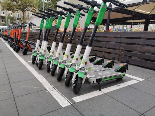 Polizei stoppt minderjährige E-Scooter-Fahrerin in Hermannsburg
