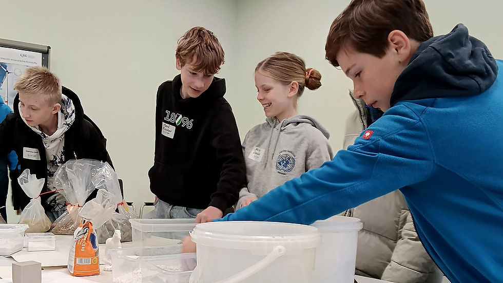Kinder machen Experimente