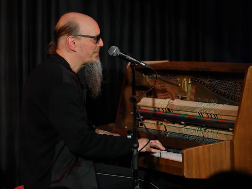 Blues & Boogie Woogie live: Henning Pertiet bei Kunst & Bühne