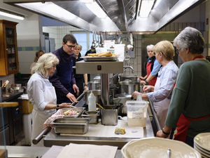 Plattdeutsch-Nachmittag im Bauernwald: Gemeinschaft, Genuss und plattdeutsche Lebensfreude