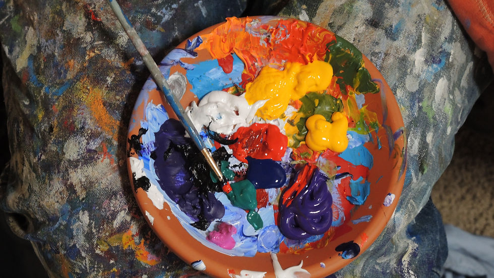 Teller mit Farben