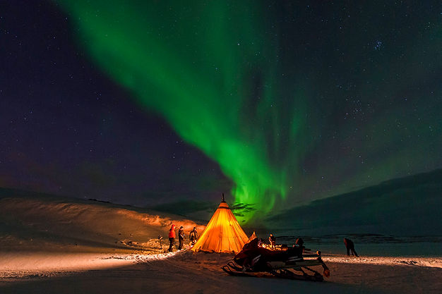 Northern-Lights-Norway-HGR-125175-Photo_Ørjan_Bertelsen.jpeg
