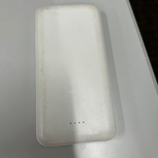 モバイルバッテリー　白