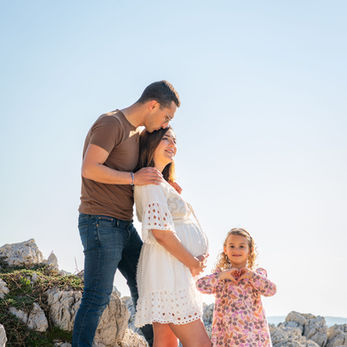 grossesse-maternité-futures parents-papa-maman-frère-soeur-antibes-reportage-photos-famille-photographe-nice