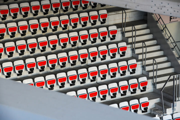 les sièges des tribunes de l'Allianz Riviera