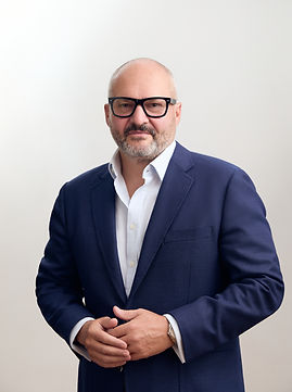 ROBERT_008_Low Res_V2.jpg