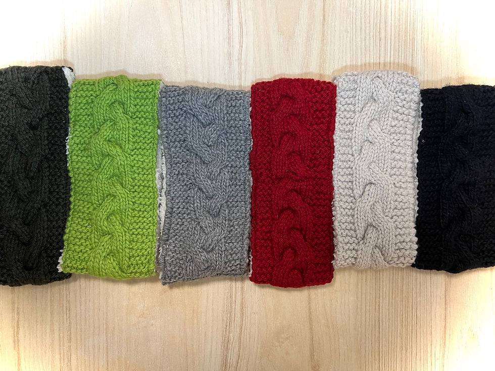 Miniaturbild: Flauschiges Stirnband mit Zopfmuster 