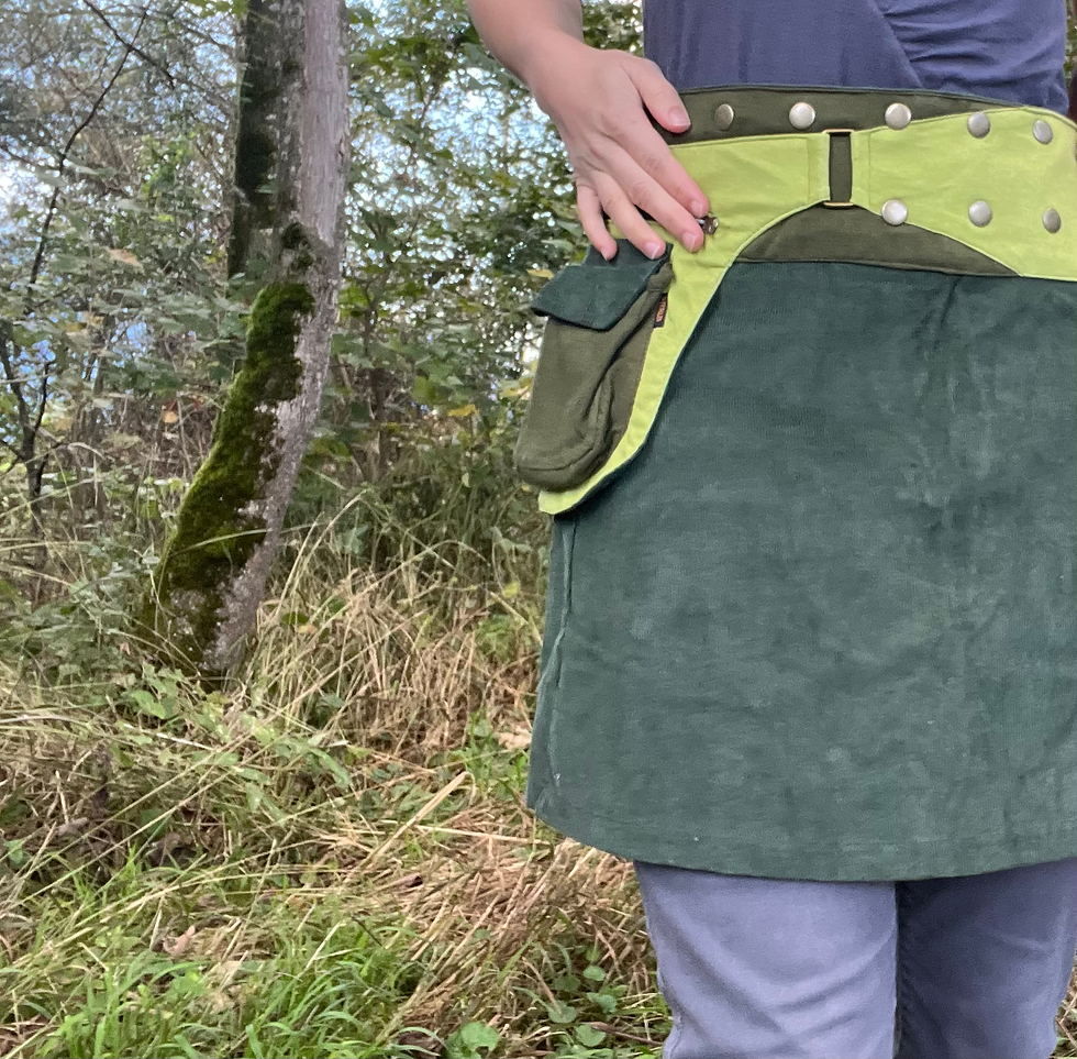 Miniaturbild: Hüftschmeichler grün aus Kord ,Gaja‘