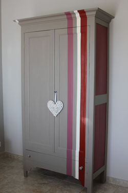 Armoire rayure