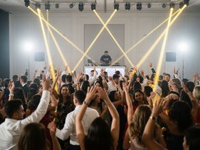 How to Keep Guests Dancing: Pro DJ Secrets for a Packed Dance Floor in 2026