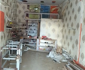 Down Shop for Rent

Odorkor ..located at roadside and busy..

it comes with washroom

pay 1500 cedis a month, for 5 years

Call McDollars Realty on 0537592162