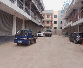 Shop for rent

located at Accra Central

roadside and busy..

it comes with washroom and care park

call: McDollars Realty on 0537592162