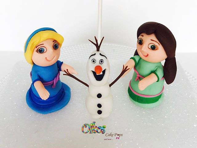 Elsa, Olaf & Anna ❄️☃️_#oikoscakepops #fondant #fondantfigure #fondantdoll #caketopper #elsa #olaf #