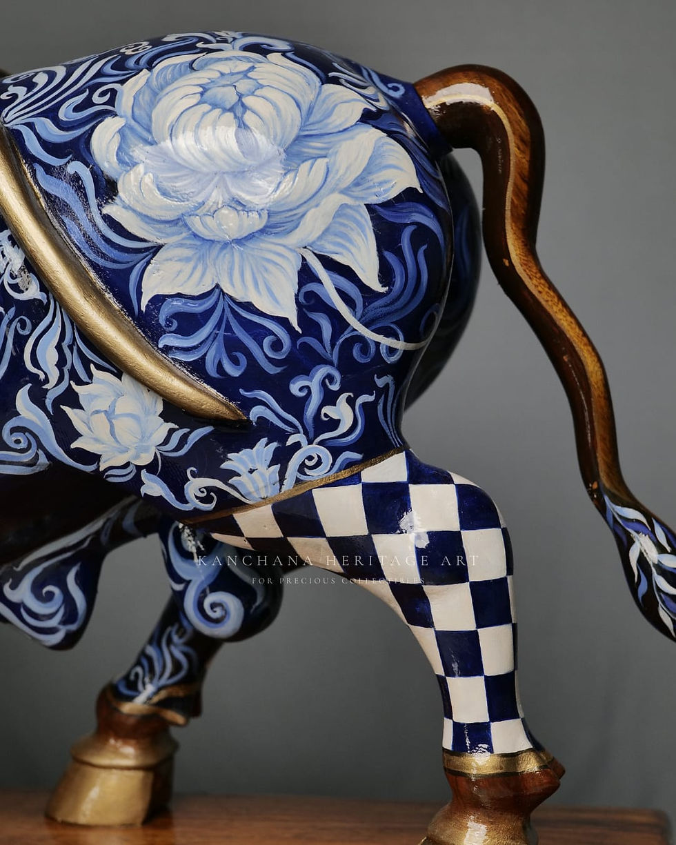 Thumbnail: Wooden Bull Sculpture