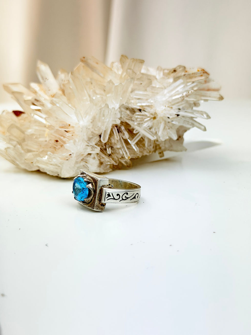 Miniature : Bague afghane en argent et topaze 