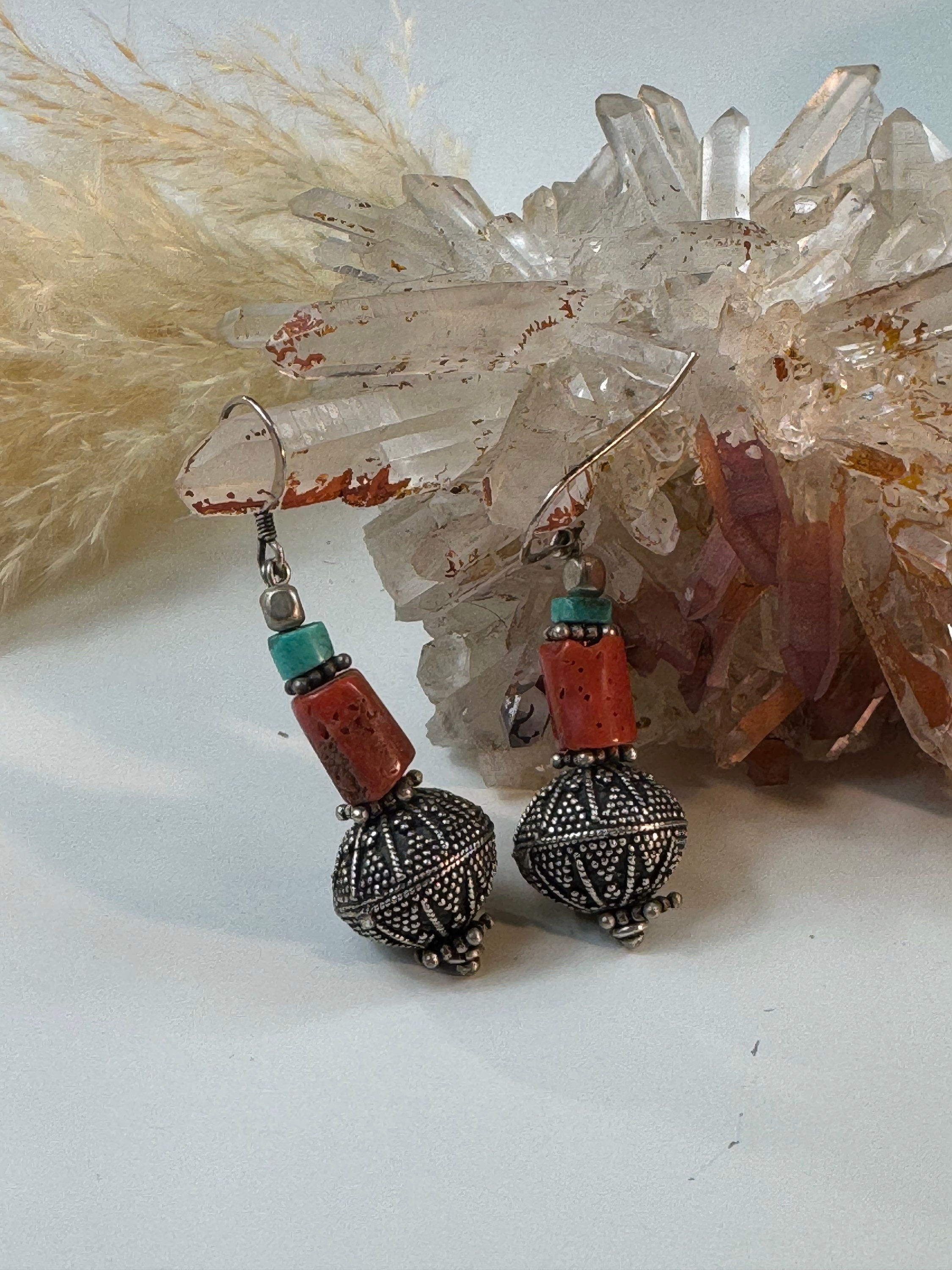 Boucles d’oreilles afghane en corail et turquoise 
