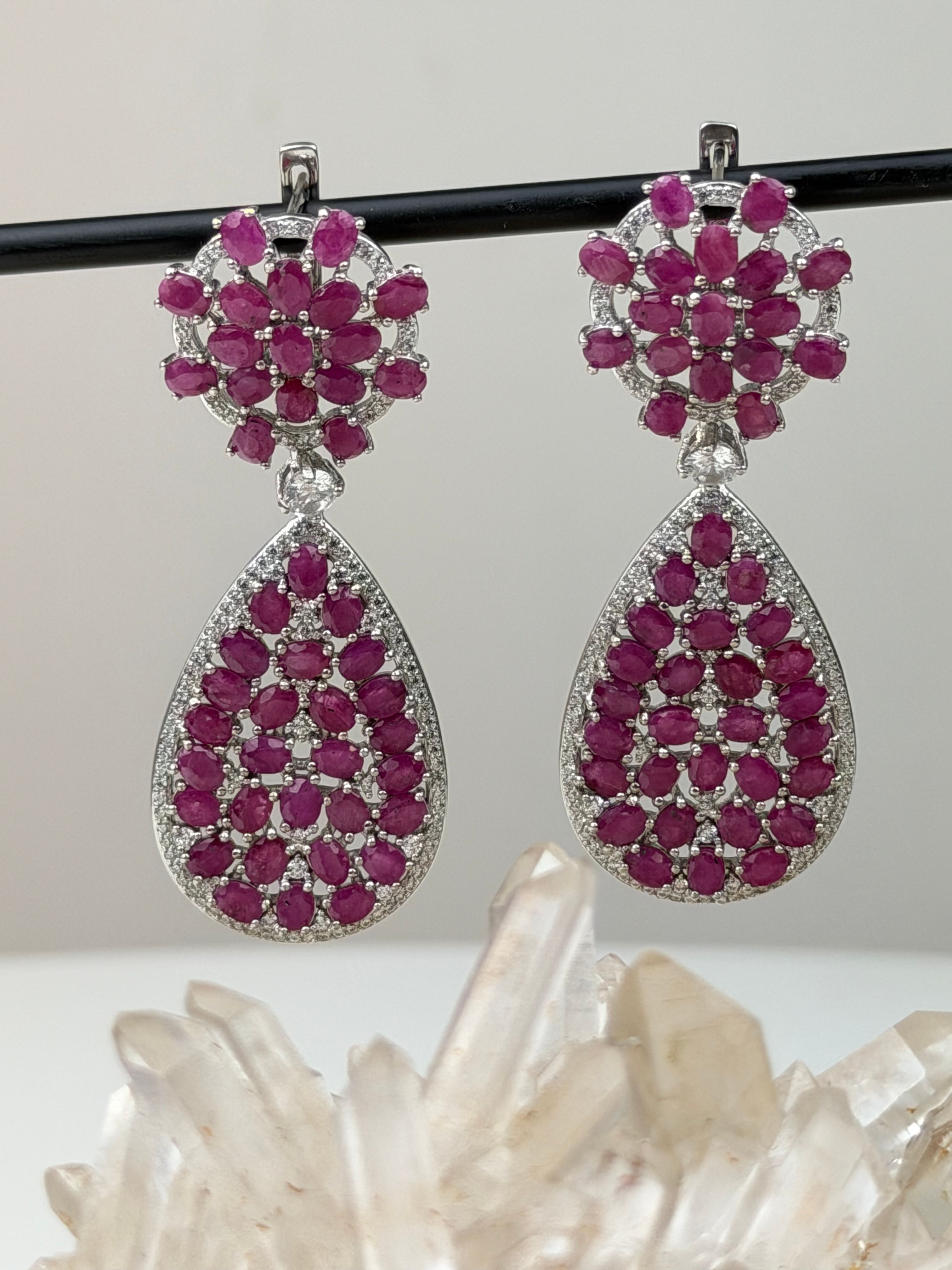 Boucle d’oreille en argent et rubis et cristal