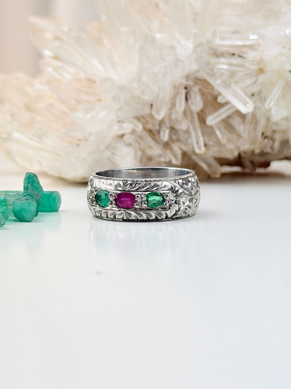 Miniature : Bague afghane en argent et émeraude et rubis 