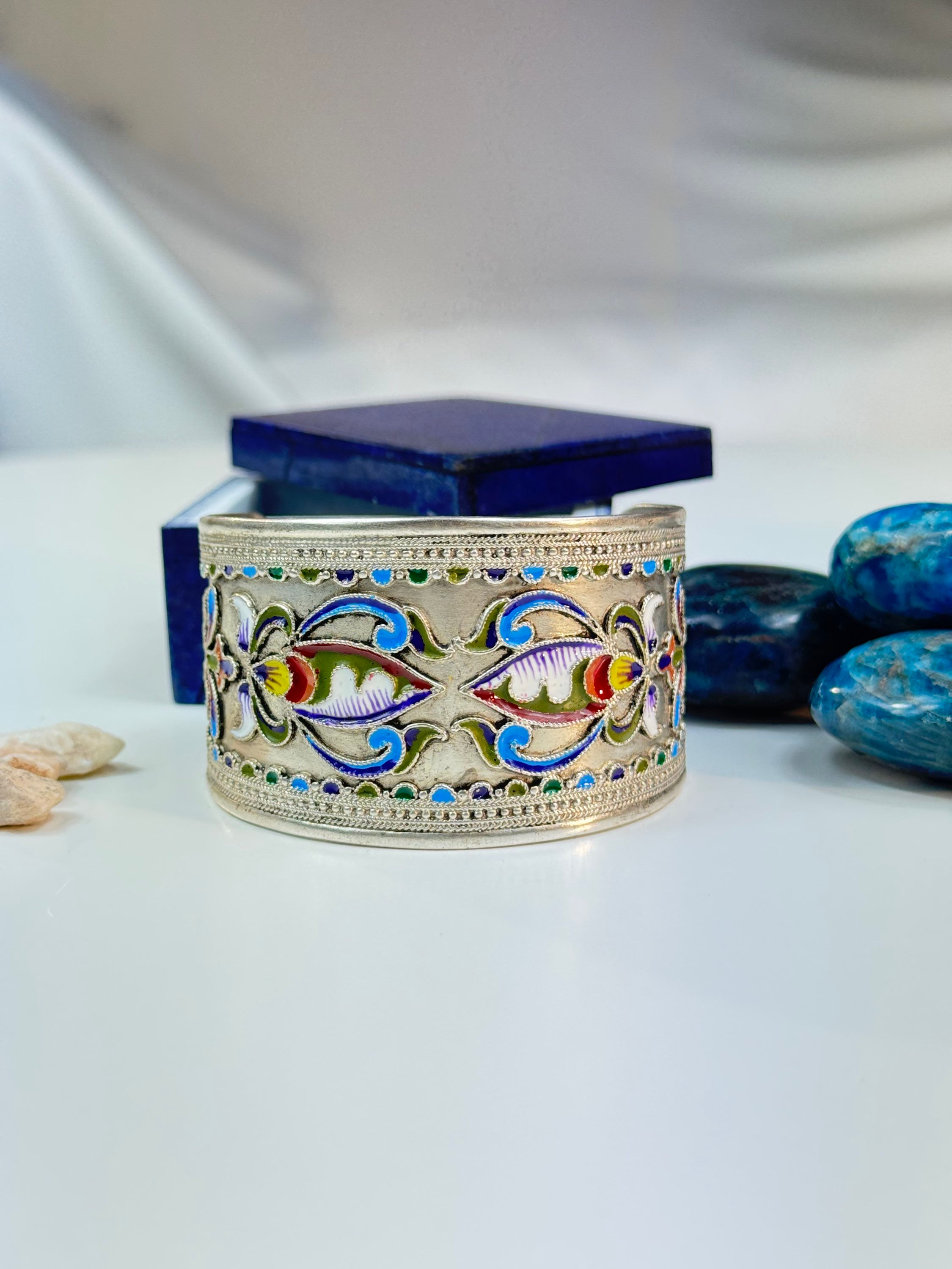 Bracelet afghane en métal argenté et des émaux